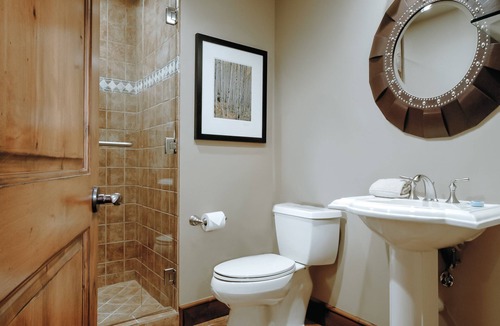 West End Hotel | Innsbruck Aspen | Deluxe One-Bedroom Garden Residence 02 w/Hot tub, Centrally located