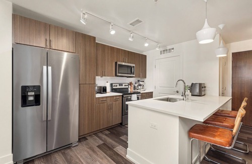 Cherry Creek Apartment | 🌆✨ InScape: Cherry Creek Private Suite 🌌 ♨️ Hot Tub ✦ Heated Pool✦Gym✦2 King Beds