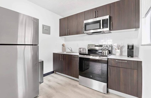 Poinciana Park Apartment | Inviting 2BR Near Beach, Airport & Las Olas