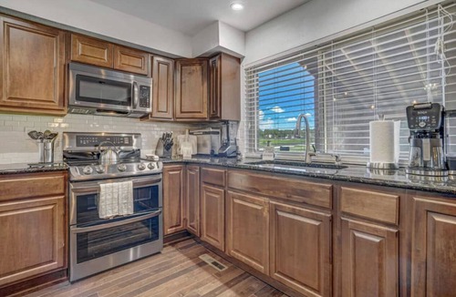 Village Seven House | Inviting 5 Bedroom Home Centrally Located
