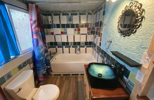 Myrtletown Apartment | Is it an art project or a studio?