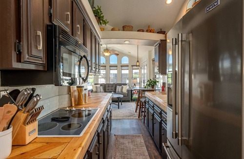 Lake Havasu City Cottage | Island Time Tiny Home for6