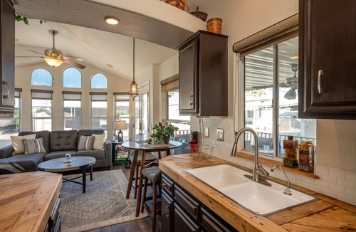 Lake Havasu City Cottage | Island Time Tiny Home for6