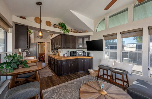 Lake Havasu City Cottage | Island Time Tiny Home for6