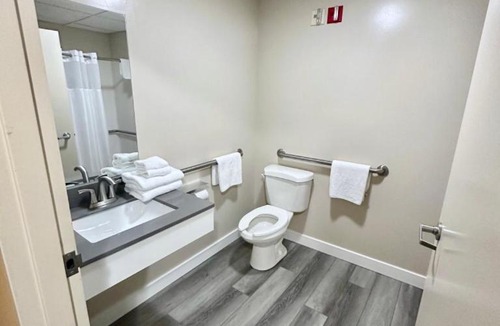 Put-in-Bay Hotel | Islander Inn