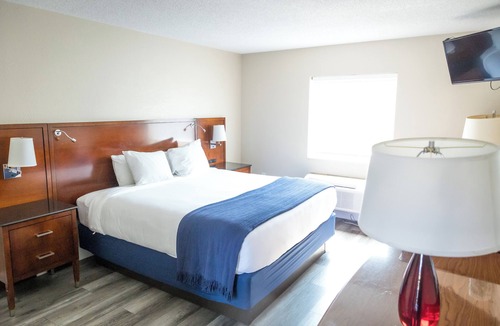 Put-in-Bay Hotel | Islander Inn