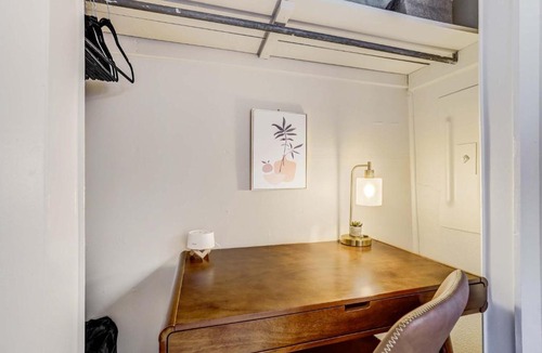 Colorado Springs Apartment | Ivywild Flat Pet Friendly Near Broadmoor w Views