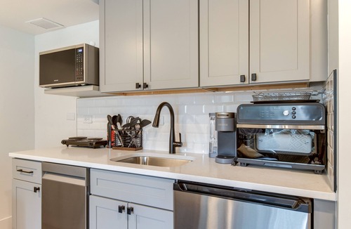 Jefferson Park Apartment | Jefferson Park Apartment: Walk to Empower Field!