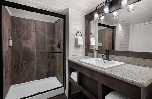 Larkspur Hotel | Jellystone Park at Larkspur