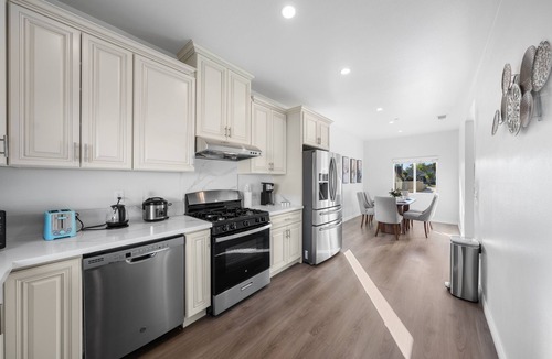 Alhambra House | Jie's 3b3b Modern Brand new home with harmony