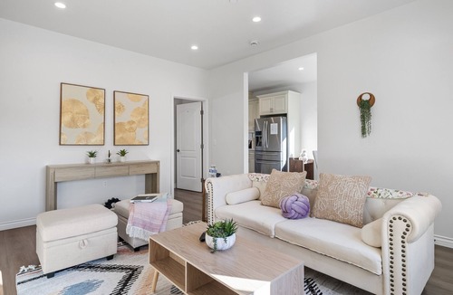 Alhambra House | Jie's 3b3b Modern Brand new home with harmony