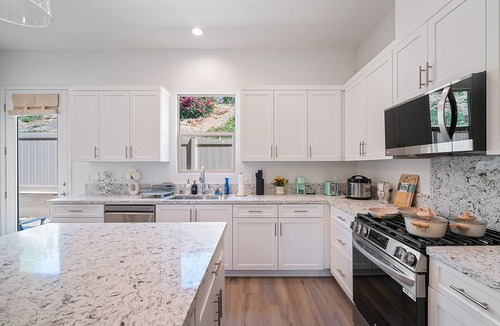 West Covina House | Jie's NEW Spacious 4b4b Suite Serenity Grove Hot