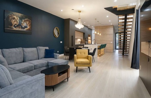 Harbordale House | Jungle Serene Lux Home w Pool, Sauna, & Ice Bath!