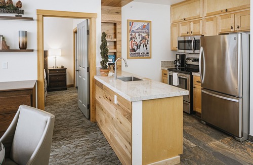 Mammoth Lakes Hotel | Juniper Springs Resort