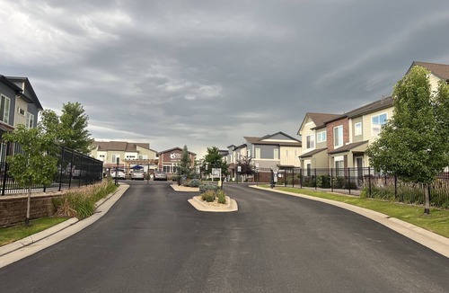 Kennedy House | Kamara’s Family Townhome. Pet friendly