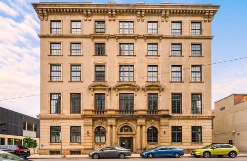East Liberty Apartment | Kasa | Classic Studio, Quick Drive to Carnegie Mellon | The Maverick