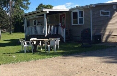 Erie Cottage | Kelso Woods with private beach access!