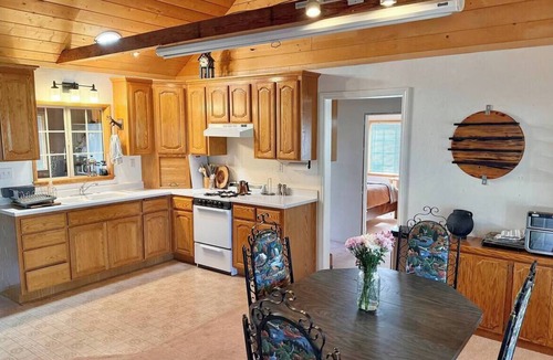Inyokern Cabin | Kennedy Bluebird | Off-grid cabin SF Kern River
