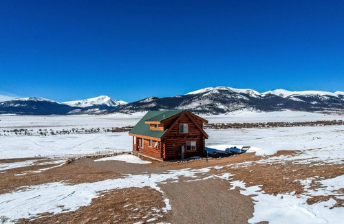 Michigan Hill Cabin | Kenosha Log Cabin with Beautiful Mountain View’s