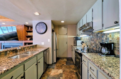 Lakeside Village Condo | Keystone Lake Escape | Paddle + Relax