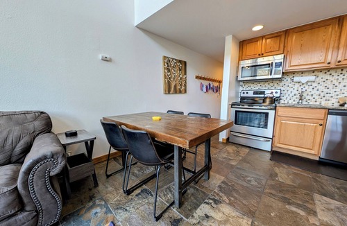 Lakeside Village Condo | Keystone Lake Stay | Hike, Bike & Relax