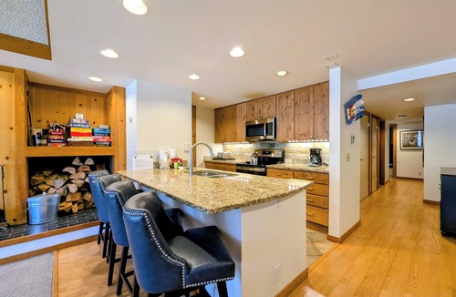 Lakeside Village Condo | Keystone Lake Stay | King Beds + Summer Fun