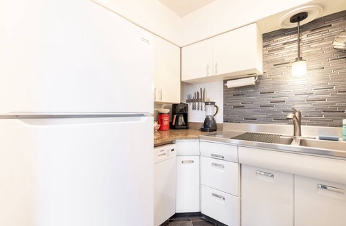 Fairview Park Apartment | King and Queen memory foam beds Near the Valley! | Georgtown Villas