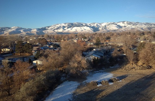 Carson City House | King Bd Spacious Home View Mountains 3 Rooms 400+ Mbps Wi-Fi Entry to Lake Tahoe