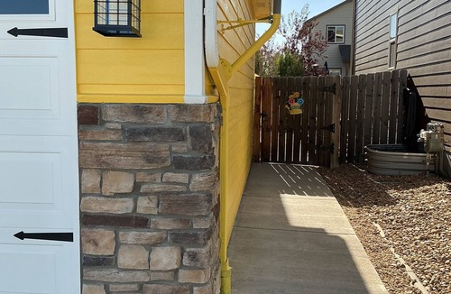 Johnstown House | King Bed Entire Suite No Cleaning Fee Private Entrance