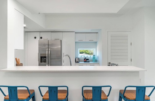 Downtown Hollywood Apartment | King Beds, Rooftop, Balcony, Gym, Pool