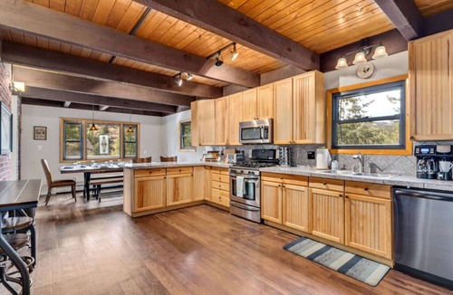 Idaho Springs House | King of the Mountain. Private Hot Tub. Pets allowe
