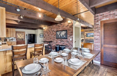 Idaho Springs House | King of the Mountain. Private Hot Tub. Pets allowe