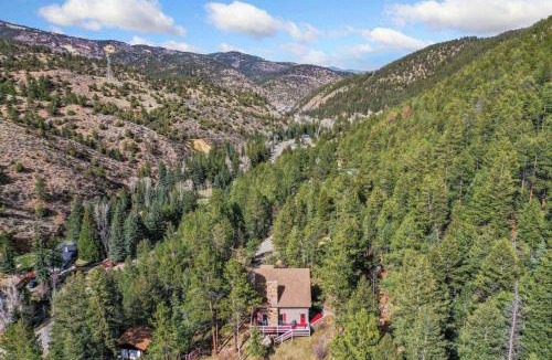 Idaho Springs House | King of the Mountain. Private Hot Tub. Pets allowe