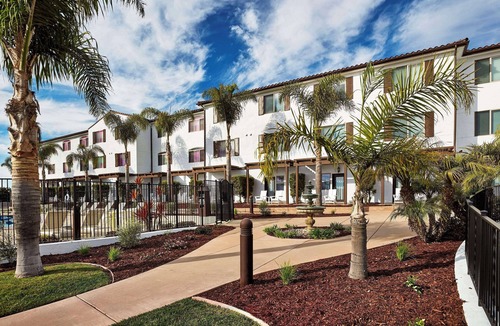 Pismo Beach Hotel | King Room | Pool & Free Parking l 0.6 mi to Pismo Beach Premium Outlets