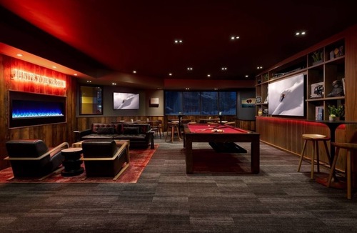 Mount Crested Butte Hotel | King Room Splendor: Slopeside Views & Indoor Pool - Elevation Hotel & Spa
