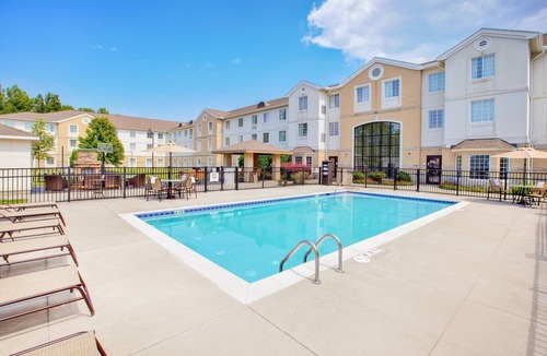 Mayfield Heights Condo | King Suite | 24-Hour Business Center, Fitness Center + Free Daily Breakfast