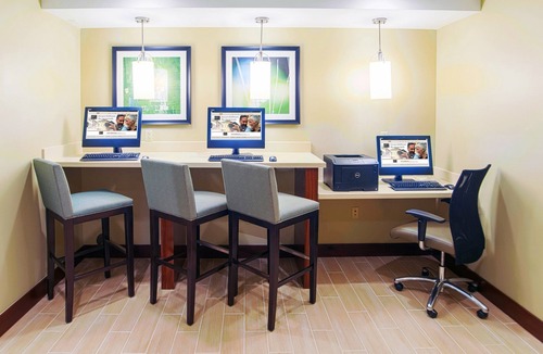 Northfield Apartment | King Suite | Free Breakfast Buffet Included. Gym & Pool Access.