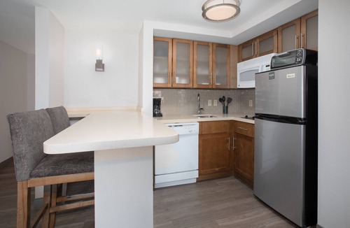 Dupont Apartment | King Suite Near Denver Airport | Free Breakfast