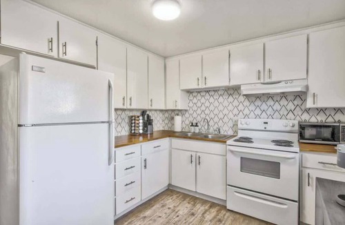 Colorado Springs Apartment | Kings Hideaway! Apartment w/Hot Tub & Scenic View