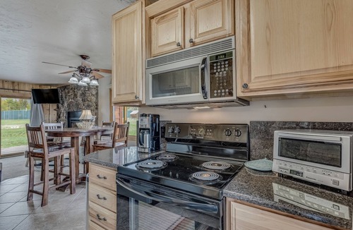 Clark Cabin | Knapsack- Mountain cabin with beautiful views