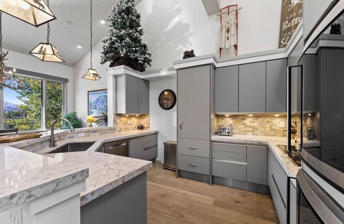 Lakeside Village Apartment | L1726-5