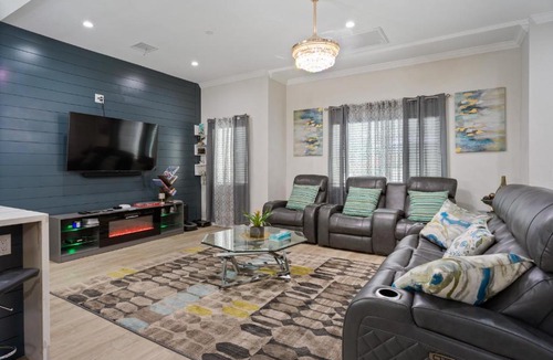 Eagle Rock Apartment | LA Home - Olympics, NBA Games, Universal Studios