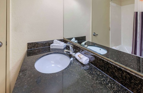 Imperial Point Hotel | La Quinta by Wyndham Fort Lauderdale Pompano Beach