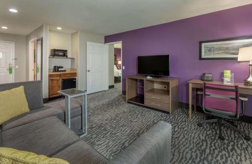 Visalia Hotel | La Quinta by Wyndham Visalia/Sequoia Gateway