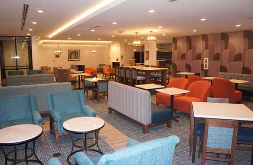 Littleton Hotel | La Quinta Inn & Suites by Wyndham Littleton-Red Rocks