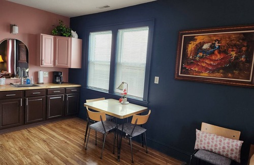 Little Italy Apartment | La rapsodia in blu della Little Italy *family run*