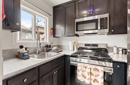 Los Angeles House | LA's Best: Your Modern Casita