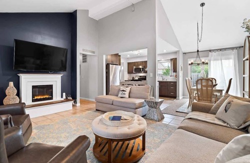Lorain County House | Lake Cottage Retreat-Hot Tub-Game Room