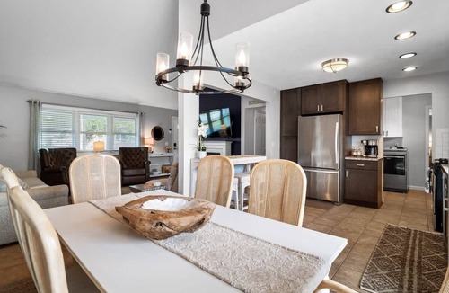 Lorain County House | Lake Cottage Retreat-Hot Tub-Game Room