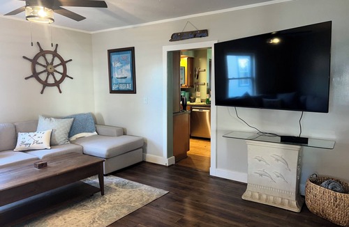 Mitiwanga Cottage | Lake Erie Escape! Lake Views, Private Beach, 20 min to Cedar Point + Jet Express